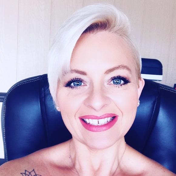 Meet your Posher, Buffey - Picture 1 of 1